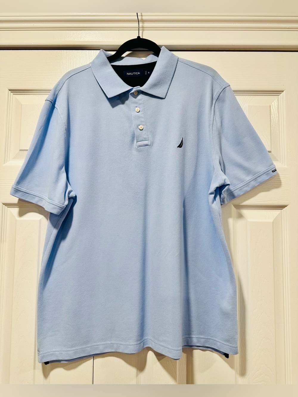 Nautica Men’s Light Blue Short Sleeve Collared Shirt